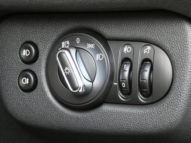 ＭＩＮＩ クーパー　クラブマン　正規認定中古車　保証整備付　ナビ　ＥＴＣ　バックカメラ　衝突軽減ブレーキ　アイドリングストップ　障害物ソナー　アダプティブクルコン　ＬＥＤライト　純正ホイール（24枚目）