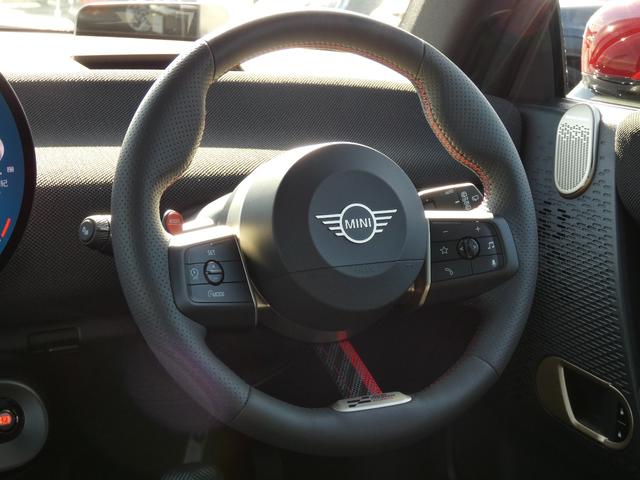 ＭＩＮＩ ＪＣＷ　Ｅ　ジョン・クーパー・ワークス　Ｌパッケージ　正規認定中古車　保証整備付　弊社試乗車　急速充電　ナビ　ＥＴＣ　ドラレコ　バックカメラ　電動シート　ハーマンカードン　衝突軽減ブレーキ　障害物ソナー　レーンキープ　Ａクルコン　サンルーフ（5枚目）