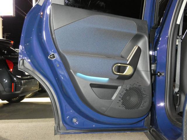 �i���㕔���ȁj�h�A�p�l���ɂ́A�A���r�G���g���C�g����������Ă��܂��I