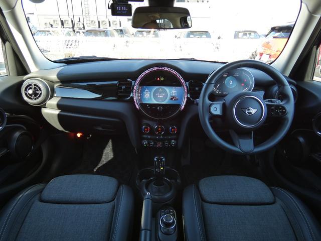 ＭＩＮＩ クーパーＳＤ　クラシック・トリム　正規認定中古車　保証整備付　ＥＴＣ　ドラレコ　バックカメラ　衝突軽減ブレーキ　アイドリングストップ　障害物ソナー　レーンキープ　クルコン　ＬＥＤライト　純正ホイール（3枚目）