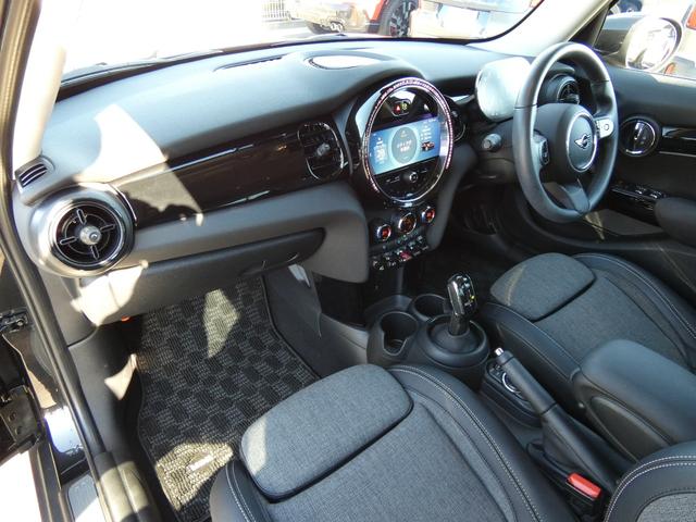 ＭＩＮＩ クーパーＳＤ　クラシック・トリム　正規認定中古車　保証整備付　ＥＴＣ　ドラレコ　バックカメラ　衝突軽減ブレーキ　アイドリングストップ　障害物ソナー　レーンキープ　クルコン　ＬＥＤライト　純正ホイール（28枚目）
