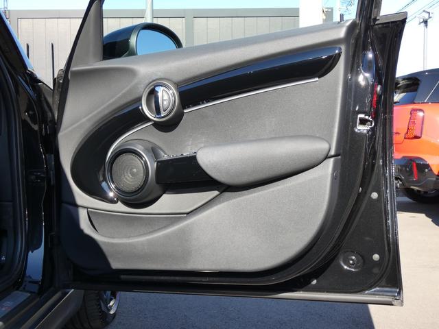 ＭＩＮＩ クーパーＳＤ　クラシック・トリム　正規認定中古車　保証整備付　ＥＴＣ　ドラレコ　バックカメラ　衝突軽減ブレーキ　アイドリングストップ　障害物ソナー　レーンキープ　クルコン　ＬＥＤライト　純正ホイール（35枚目）