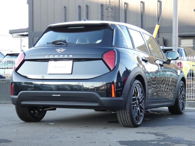 ＭＩＮＩ クーパーＣ　フェイバード・トリム　正規認定中古車　保証整備付　弊社試乗車　ナビ　ＥＴＣ　バックカメラ　衝突軽減ブレーキ　アイドリングストップ　障害物ソナー　レーンキープ　アダプティブクルコン　ＬＥＤライト　純正ホイール（2枚目）