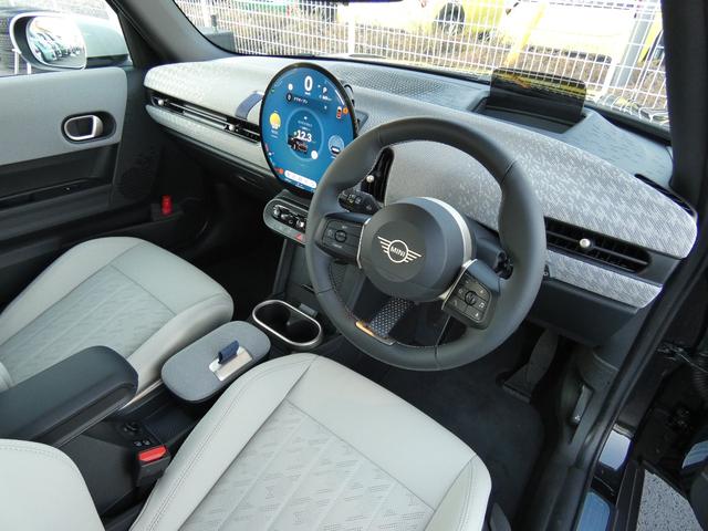 ＭＩＮＩ クーパーＣ　フェイバード・トリム　正規認定中古車　保証整備付　弊社試乗車　ナビ　ＥＴＣ　バックカメラ　衝突軽減ブレーキ　アイドリングストップ　障害物ソナー　レーンキープ　アダプティブクルコン　ＬＥＤライト　純正ホイール（24枚目）