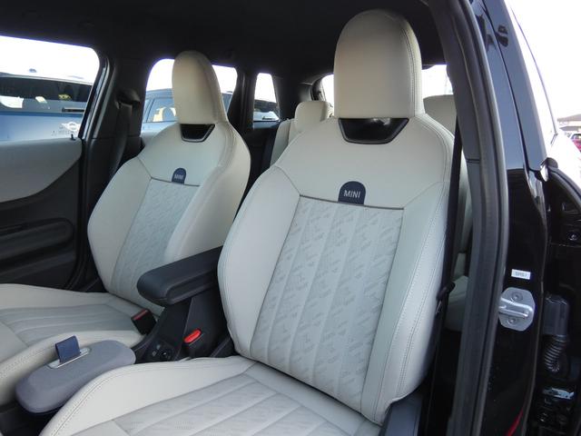 ＭＩＮＩ クーパーＣ　フェイバード・トリム　正規認定中古車　保証整備付　弊社試乗車　ナビ　ＥＴＣ　バックカメラ　衝突軽減ブレーキ　アイドリングストップ　障害物ソナー　レーンキープ　アダプティブクルコン　ＬＥＤライト　純正ホイール（28枚目）