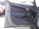 (助手席)ドアパネルも丸を基調としたデザインとなっています!