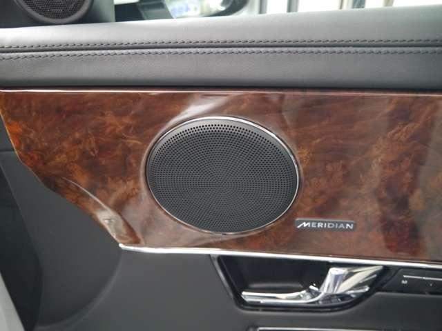 XJ XJ プレミアムラグジュアリー コンビハンドル ブラックレザーシート 電動シート インテリア20AW 純正ナビ TV シートエアコン シートヒーター ディーラー記録簿 バックカメラ アイドリングストップ クルーズコントロール(30枚目)