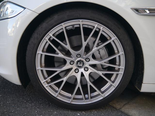 XJ XJ プレミアムラグジュアリー コンビハンドル ブラックレザーシート 電動シート インテリア20AW 純正ナビ TV シートエアコン シートヒーター ディーラー記録簿 バックカメラ アイドリングストップ クルーズコントロール(64枚目)