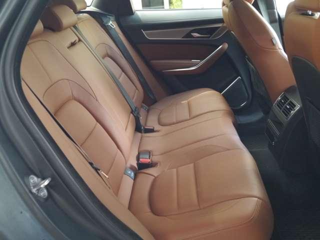 Ｆペイス Ｒ－ダイナミック　ブラック　Ｄ２００　２．０Ｌ　Ｄ２００　ディーゼルターボ　４ＷＤ　Ｒダイナミックブラックパックタンレザーインテリア液晶メーターグラストップ２１ＡＷカープレイナビパワーヒータークーラーシート　（ダークブルーメタリック）（33枚目）