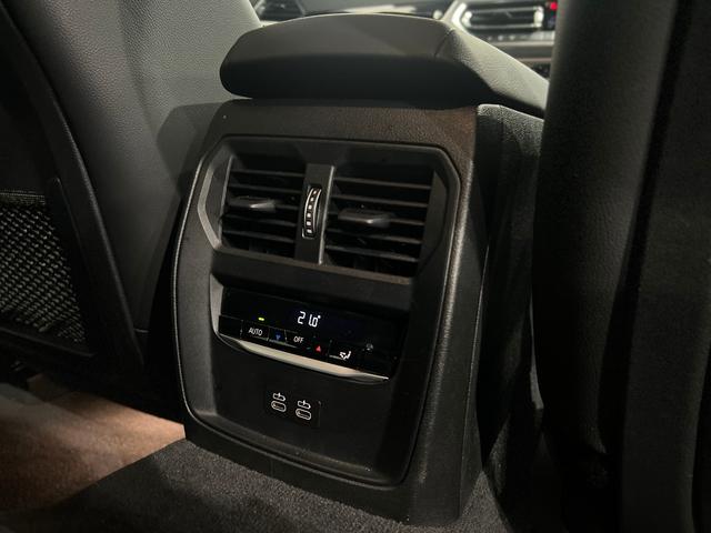 Ｂ３ リムジン　オールラッド　ＨａｒｍａｎＫａｒｄｏｎ　フルセグ　取説　記録簿　スペアキー　ドラレコ　２０ｉｎＡＷ　メタリックペイントアンビエントライト　ワイヤレスチャージング　ライブコックピット　電動フロントスポーツシート（28枚目）