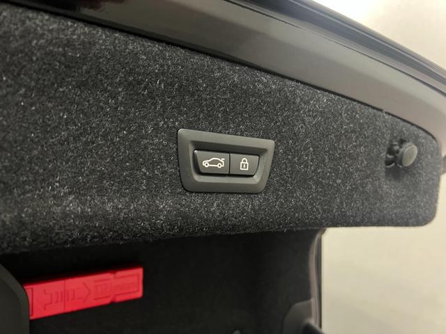 Ｂ３ リムジン　オールラッド　ＨａｒｍａｎＫａｒｄｏｎ　フルセグ　取説　記録簿　スペアキー　ドラレコ　２０ｉｎＡＷ　メタリックペイントアンビエントライト　ワイヤレスチャージング　ライブコックピット　電動フロントスポーツシート（44枚目）