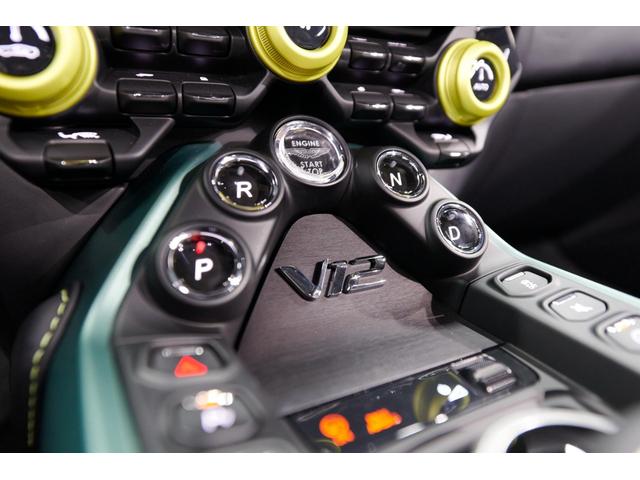 ヴァンテージ Ｖ１２ロードスター限定２４９台　Ｖ１２ロードスター限定２４９台　レーシンググリーン　ライトウェイトＰＫＧ　純正２１サテンブラックＡＷ（18枚目）