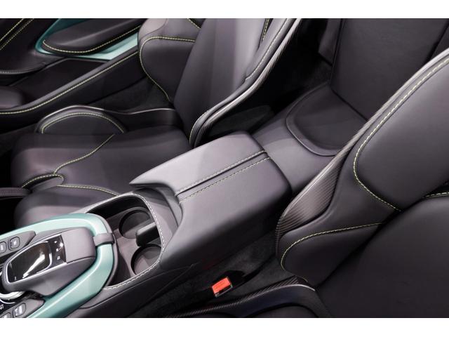 ヴァンテージ Ｖ１２ロードスター限定２４９台　Ｖ１２ロードスター限定２４９台　レーシンググリーン　ライトウェイトＰＫＧ　純正２１サテンブラックＡＷ（19枚目）