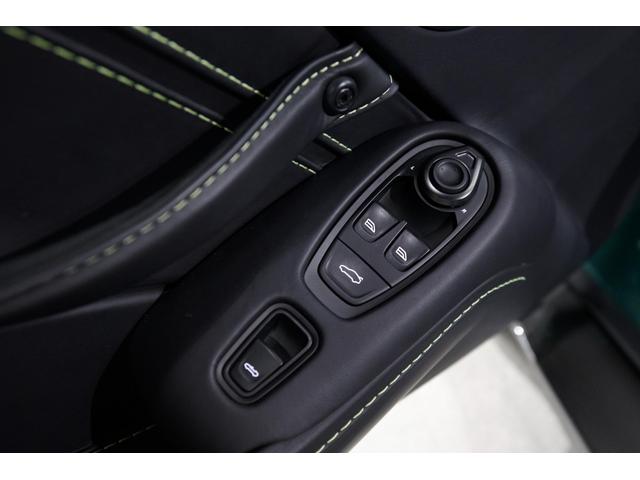 ヴァンテージ Ｖ１２ロードスター限定２４９台　Ｖ１２ロードスター限定２４９台　レーシンググリーン　ライトウェイトＰＫＧ　純正２１サテンブラックＡＷ（25枚目）