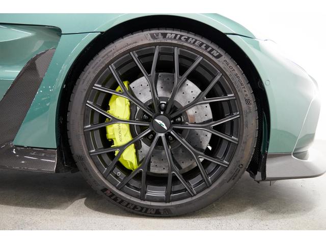 ヴァンテージ Ｖ１２ロードスター限定２４９台　Ｖ１２ロードスター限定２４９台　レーシンググリーン　ライトウェイトＰＫＧ　純正２１サテンブラックＡＷ（35枚目）