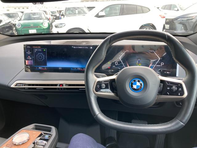 ｉＸ Ｍ６０　Ｍ６０　タイヤ新品交換　サンルーフ　２年保証付　ＥＴＣ２．０　Ｂｏｗｅｒｓ＆Ｗｉｌｋｉｎｓサウンド　スカイラウンジ　ステリングヒーター　ベンチレーションシート　シートヒーター　２２ＡＷ（4枚目）
