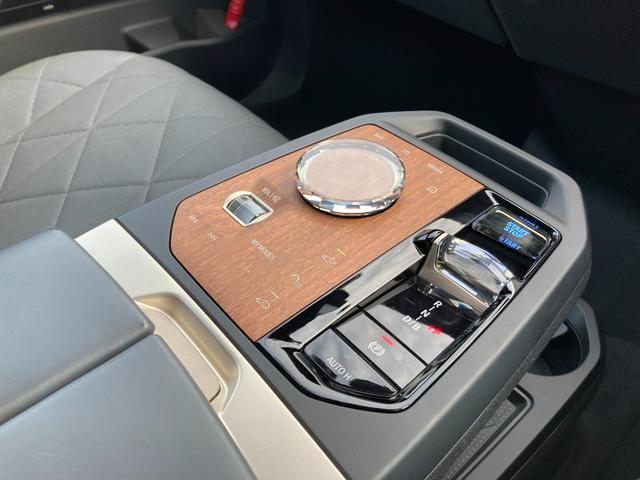ｉＸ Ｍ６０　Ｍ６０　タイヤ新品交換　サンルーフ　２年保証付　ＥＴＣ２．０　Ｂｏｗｅｒｓ＆Ｗｉｌｋｉｎｓサウンド　スカイラウンジ　ステリングヒーター　ベンチレーションシート　シートヒーター　２２ＡＷ（20枚目）