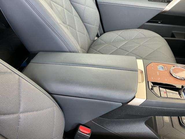 ｉＸ Ｍ６０　Ｍ６０　タイヤ新品交換　サンルーフ　２年保証付　ＥＴＣ２．０　Ｂｏｗｅｒｓ＆Ｗｉｌｋｉｎｓサウンド　スカイラウンジ　ステリングヒーター　ベンチレーションシート　シートヒーター　２２ＡＷ（21枚目）