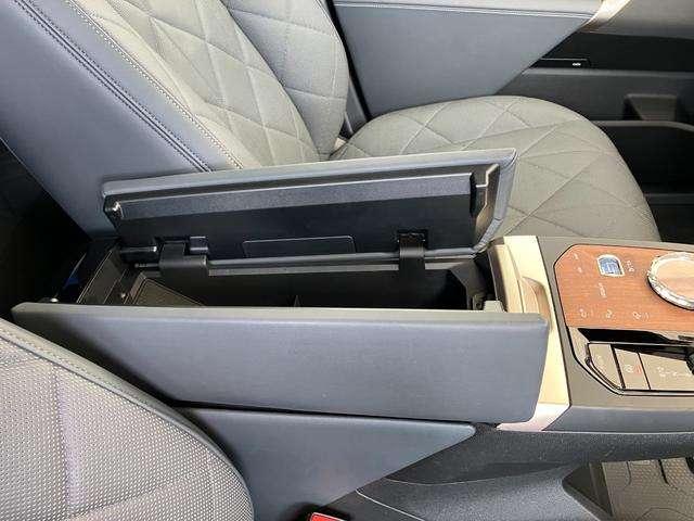 ｉＸ Ｍ６０　Ｍ６０　タイヤ新品交換　サンルーフ　２年保証付　ＥＴＣ２．０　Ｂｏｗｅｒｓ＆Ｗｉｌｋｉｎｓサウンド　スカイラウンジ　ステリングヒーター　ベンチレーションシート　シートヒーター　２２ＡＷ（22枚目）