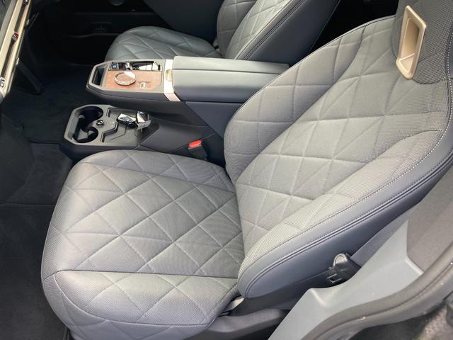 ｉＸ Ｍ６０　Ｍ６０　タイヤ新品交換　サンルーフ　２年保証付　ＥＴＣ２．０　Ｂｏｗｅｒｓ＆Ｗｉｌｋｉｎｓサウンド　スカイラウンジ　ステリングヒーター　ベンチレーションシート　シートヒーター　２２ＡＷ（41枚目）