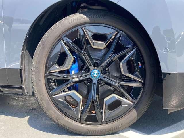 ｉＸ Ｍ６０　Ｍ６０　タイヤ新品交換　サンルーフ　２年保証付　ＥＴＣ２．０　Ｂｏｗｅｒｓ＆Ｗｉｌｋｉｎｓサウンド　スカイラウンジ　ステリングヒーター　ベンチレーションシート　シートヒーター　２２ＡＷ（64枚目）