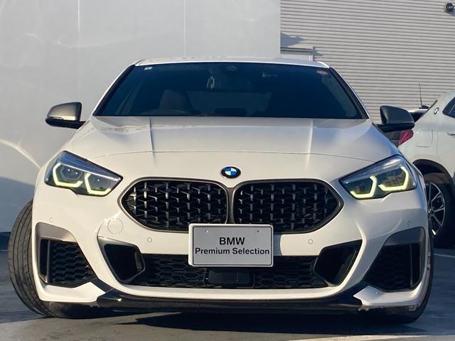 ２シリーズ Ｍ２３５ｉ　ｘＤｒｉｖｅグランクーペ　２年保証　認定中古車　タイヤ４本新品納車　アドバンスドＰＫＧ　プラスＰＫＧ　アダプティブサスペンション　純正ナビ　バックカメラ　Ｍスポーツシート　パワーシート　シートヒーター　Ｍスポーツブレーキ（6枚目）