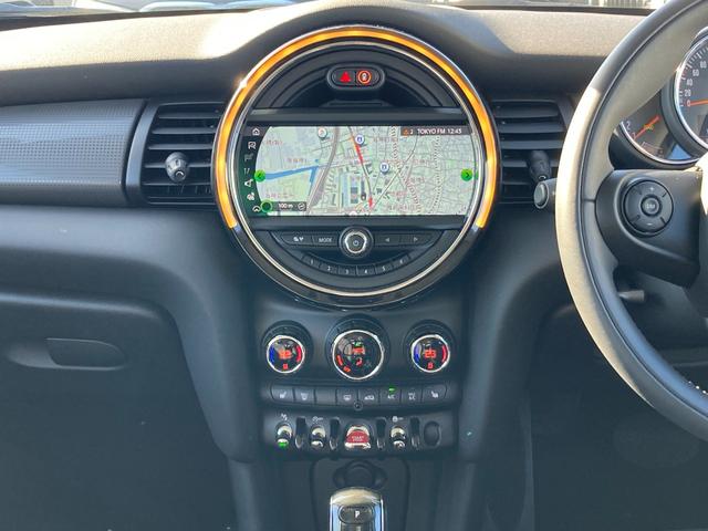 ＭＩＮＩ クーパーＤ　ワンオーナー　純正ナビ　ＬＥＤヘットライト　バックカメラ　シートヒーター　認定中古車　２年保証付き（3枚目）