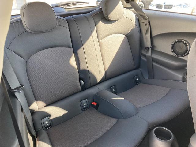 ＭＩＮＩ クーパーＤ　ワンオーナー　純正ナビ　ＬＥＤヘットライト　バックカメラ　シートヒーター　認定中古車　２年保証付き（11枚目）