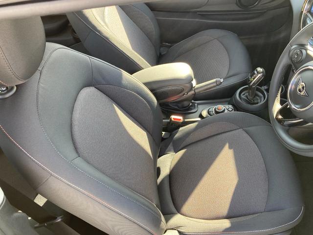 ＭＩＮＩ クーパーＤ　ワンオーナー　純正ナビ　ＬＥＤヘットライト　バックカメラ　シートヒーター　認定中古車　２年保証付き（24枚目）