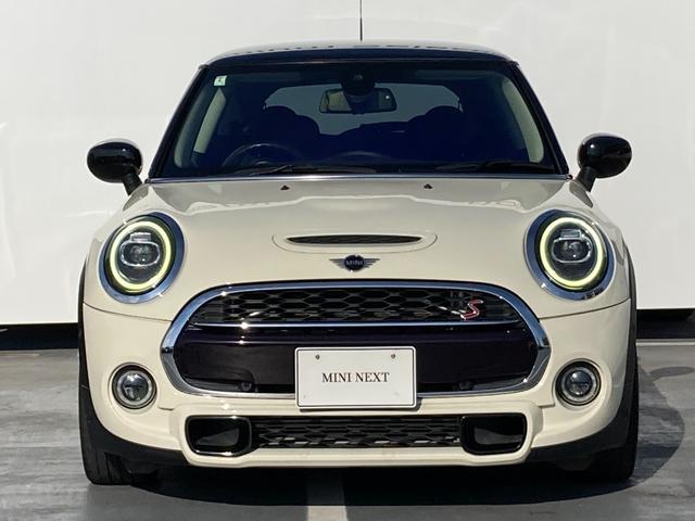 ＭＩＮＩ クーパーＳＤ　純正ナビ　バックカメラ　ペッパーＰＫＧ　　カメラ＆パーキングアシストＰＫＧ　アクティブクルーズコントロール　ＯＰ１７インチブラックアルミ　ＭＩＮＩ　Ｙｏｕｒｓインテリアスタイル　認定中古車（5枚目）