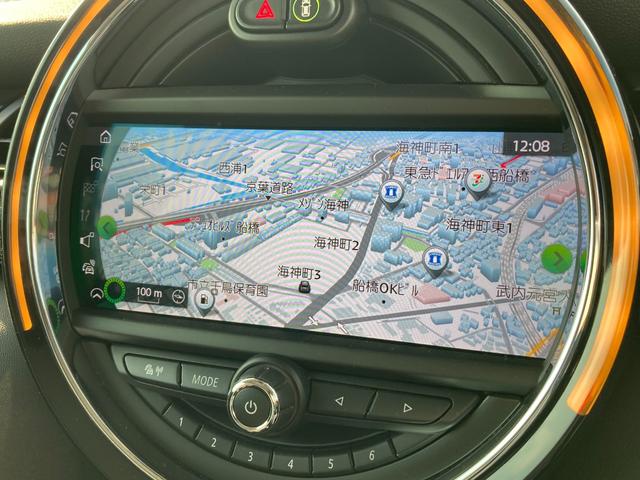 ＭＩＮＩ クーパーＳＤ　純正ナビ　バックカメラ　ペッパーＰＫＧ　　カメラ＆パーキングアシストＰＫＧ　アクティブクルーズコントロール　ＯＰ１７インチブラックアルミ　ＭＩＮＩ　Ｙｏｕｒｓインテリアスタイル　認定中古車（9枚目）