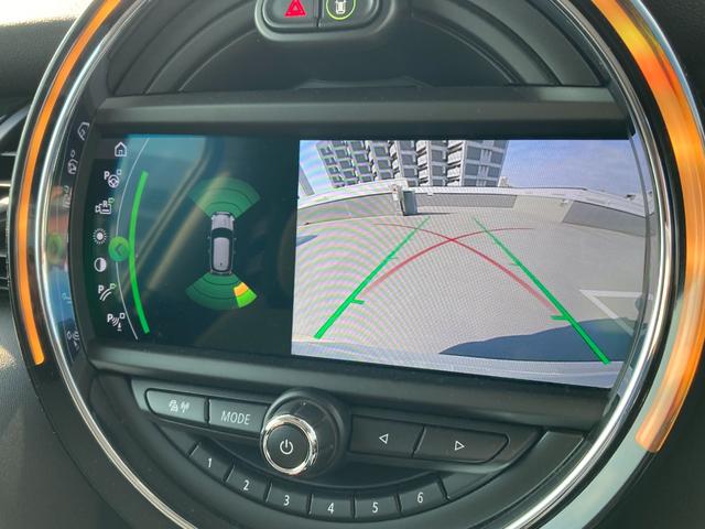 ＭＩＮＩ クーパーＳＤ　純正ナビ　バックカメラ　ペッパーＰＫＧ　　カメラ＆パーキングアシストＰＫＧ　アクティブクルーズコントロール　ＯＰ１７インチブラックアルミ　ＭＩＮＩ　Ｙｏｕｒｓインテリアスタイル　認定中古車（10枚目）