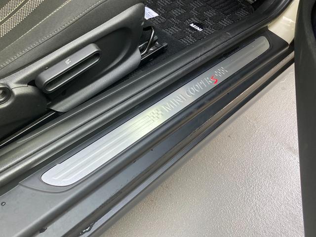 ＭＩＮＩ クーパーＳＤ　純正ナビ　バックカメラ　ペッパーＰＫＧ　　カメラ＆パーキングアシストＰＫＧ　アクティブクルーズコントロール　ＯＰ１７インチブラックアルミ　ＭＩＮＩ　Ｙｏｕｒｓインテリアスタイル　認定中古車（27枚目）