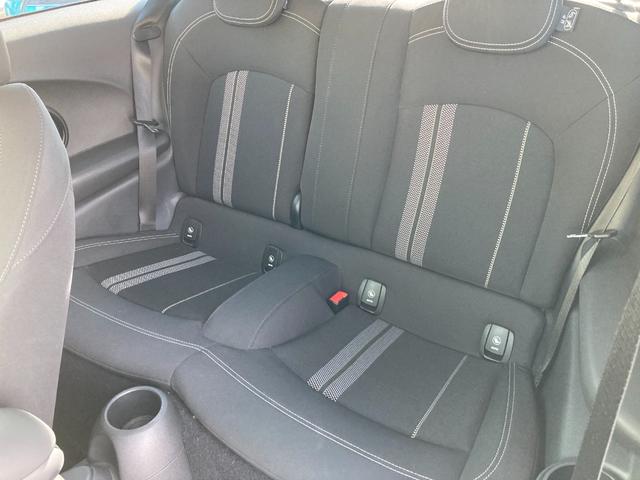 ＭＩＮＩ クーパーＳＤ　純正ナビ　バックカメラ　ペッパーＰＫＧ　　カメラ＆パーキングアシストＰＫＧ　アクティブクルーズコントロール　ＯＰ１７インチブラックアルミ　ＭＩＮＩ　Ｙｏｕｒｓインテリアスタイル　認定中古車（32枚目）