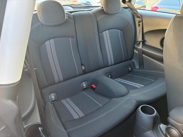 ＭＩＮＩ クーパーＳ　パディ・ホプカーク・エディション　ワンオーナー　スポーツオートマチックトランスミッション　ペッパーＰＫＧ　カメラ＆パーキングアシストＰＫＧ　純正ナビ　バックカメラ　ＥＴＣ２．０　認定中古車　２年保証（12枚目）