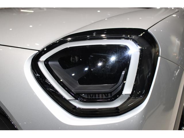 ＭＩＮＩ エースマンＥ　クラシック・トリム　正規認定中古車　弊社デモカー　１８インチアロイホイール　ステアリングヒーター　フロントシートヒーター　ヘッドアップディスプレイ　コンフォートアクセス　ハイビームアシスタント　アップルカープレイ（5枚目）