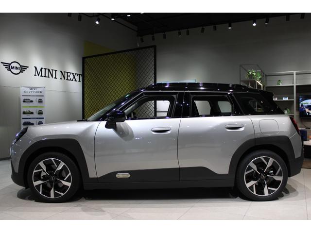 ＭＩＮＩ エースマンＥ　クラシック・トリム　正規認定中古車　弊社デモカー　１８インチアロイホイール　ステアリングヒーター　フロントシートヒーター　ヘッドアップディスプレイ　コンフォートアクセス　ハイビームアシスタント　アップルカープレイ（6枚目）