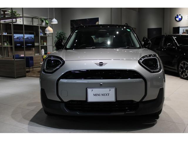 ＭＩＮＩ エースマンＥ　クラシック・トリム　正規認定中古車　弊社デモカー　１８インチアロイホイール　ステアリングヒーター　フロントシートヒーター　ヘッドアップディスプレイ　コンフォートアクセス　ハイビームアシスタント　アップルカープレイ（7枚目）