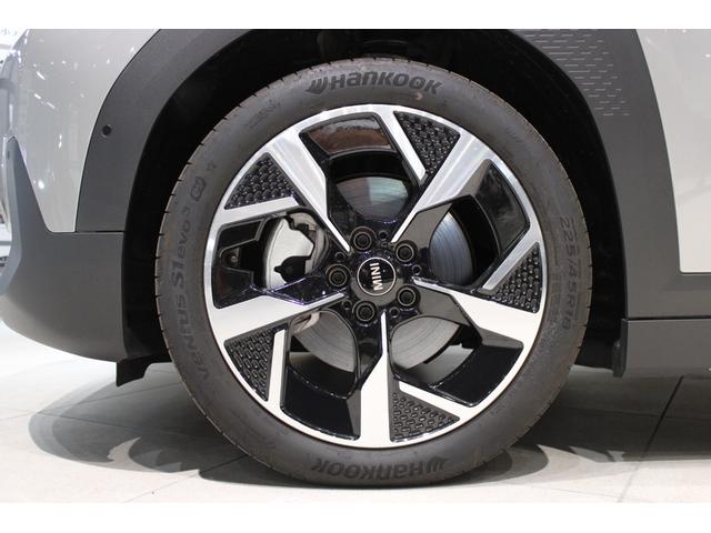 ＭＩＮＩ エースマンＥ　クラシック・トリム　正規認定中古車　弊社デモカー　１８インチアロイホイール　ステアリングヒーター　フロントシートヒーター　ヘッドアップディスプレイ　コンフォートアクセス　ハイビームアシスタント　アップルカープレイ（8枚目）
