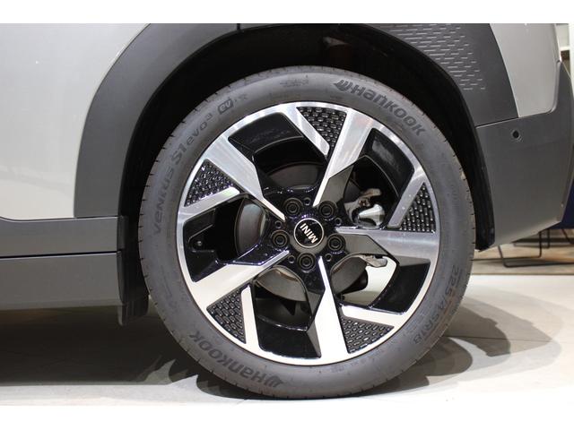 ＭＩＮＩ エースマンＥ　クラシック・トリム　正規認定中古車　弊社デモカー　１８インチアロイホイール　ステアリングヒーター　フロントシートヒーター　ヘッドアップディスプレイ　コンフォートアクセス　ハイビームアシスタント　アップルカープレイ（9枚目）