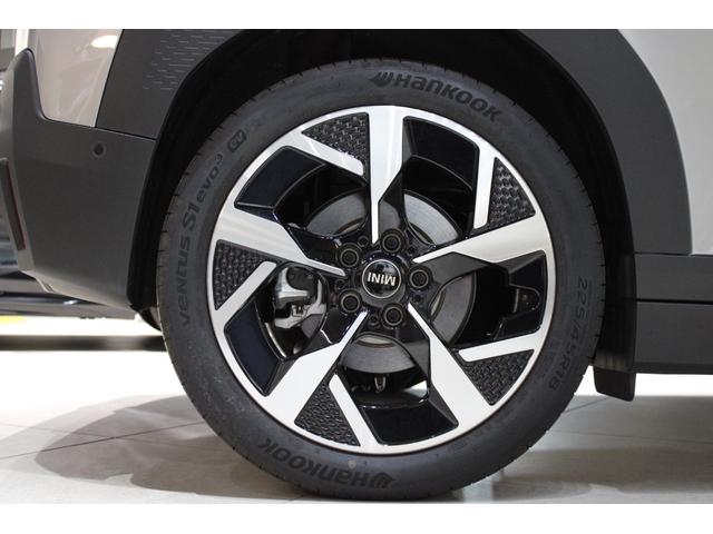 ＭＩＮＩ エースマンＥ　クラシック・トリム　正規認定中古車　弊社デモカー　１８インチアロイホイール　ステアリングヒーター　フロントシートヒーター　ヘッドアップディスプレイ　コンフォートアクセス　ハイビームアシスタント　アップルカープレイ（10枚目）