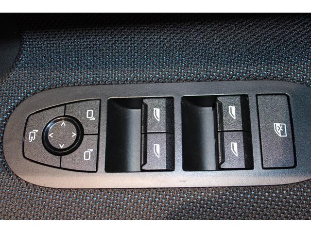 ＭＩＮＩ エースマンＥ　クラシック・トリム　正規認定中古車　弊社デモカー　１８インチアロイホイール　ステアリングヒーター　フロントシートヒーター　ヘッドアップディスプレイ　コンフォートアクセス　ハイビームアシスタント　アップルカープレイ（13枚目）