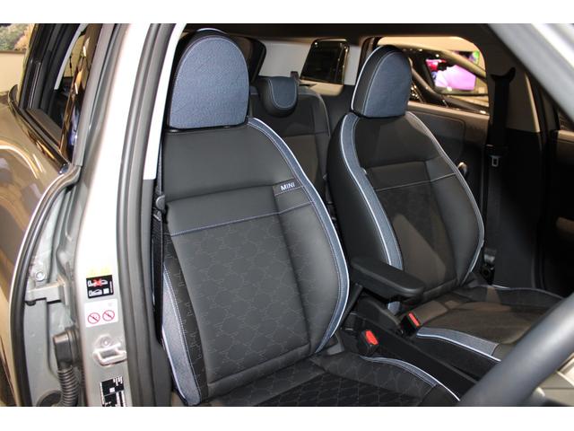 ＭＩＮＩ エースマンＥ　クラシック・トリム　正規認定中古車　弊社デモカー　１８インチアロイホイール　ステアリングヒーター　フロントシートヒーター　ヘッドアップディスプレイ　コンフォートアクセス　ハイビームアシスタント　アップルカープレイ（15枚目）