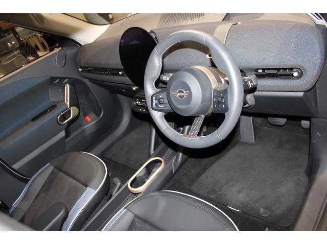 ＭＩＮＩ エースマンＥ　クラシック・トリム　正規認定中古車　弊社デモカー　１８インチアロイホイール　ステアリングヒーター　フロントシートヒーター　ヘッドアップディスプレイ　コンフォートアクセス　ハイビームアシスタント　アップルカープレイ（16枚目）
