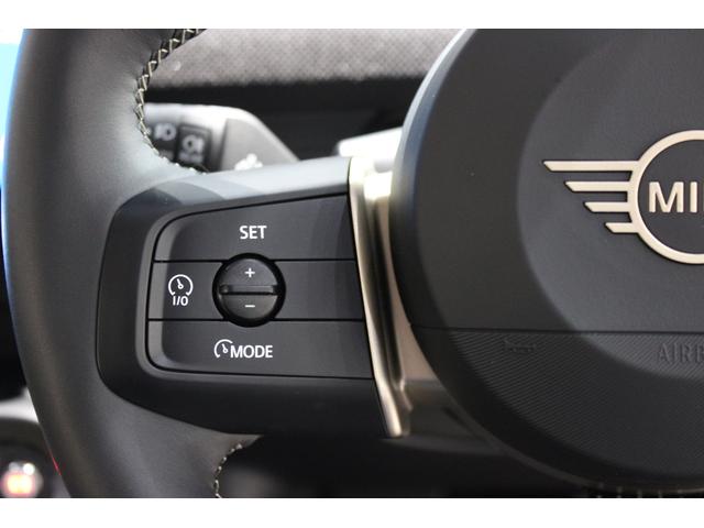 ＭＩＮＩ エースマンＥ　クラシック・トリム　正規認定中古車　弊社デモカー　１８インチアロイホイール　ステアリングヒーター　フロントシートヒーター　ヘッドアップディスプレイ　コンフォートアクセス　ハイビームアシスタント　アップルカープレイ（20枚目）