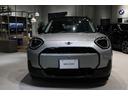 ＭＩＮＩ エースマンＥ　クラシック・トリム　正規認定中古車　弊社デモカー　１８インチアロイホイール　ステアリングヒーター　フロントシートヒーター　ヘッドアップディスプレイ　コンフォートアクセス　ハイビームアシスタント　アップルカープレイ（7枚目）