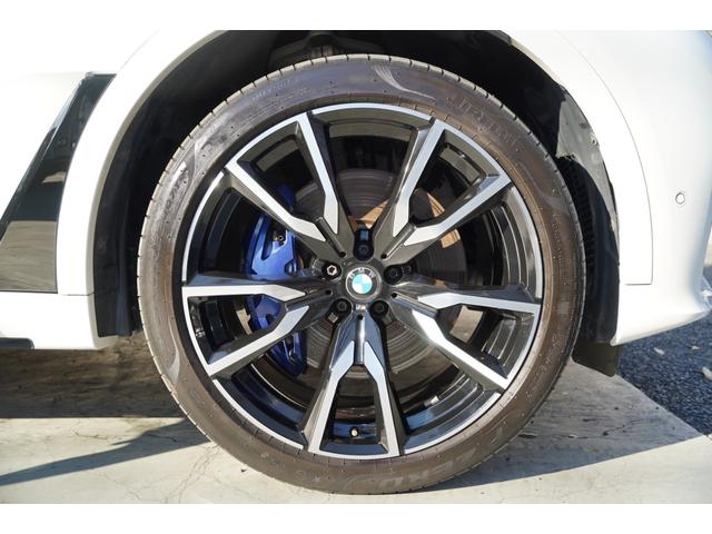 Ｘ７ ｘＤｒｉｖｅ　３５ｄ　Ｍスポーツ　リヤエンターテインメント・パノラマサンルーフ・ウェルネスＰＫＧ・保冷保温機能付カップホルダー・ｈａｒｍａｎ／ｋａｒｄｏｎサウンド・２列目コンフォートシート・　５ゾーンオートマチックエアコンディショナー（12枚目）