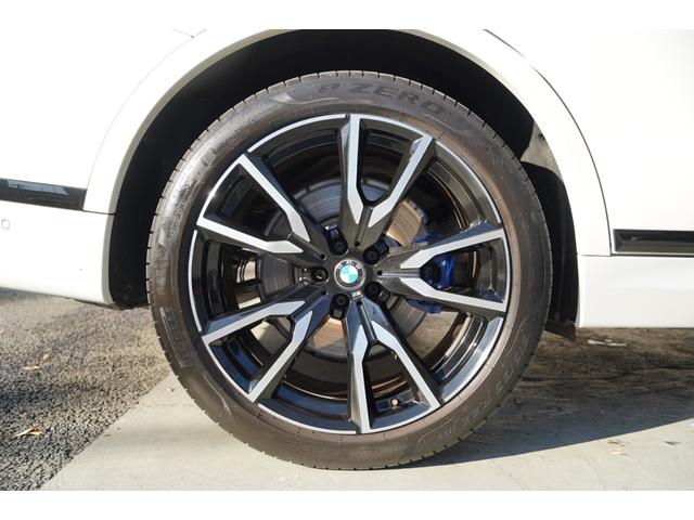 Ｘ７ ｘＤｒｉｖｅ　３５ｄ　Ｍスポーツ　リヤエンターテインメント・パノラマサンルーフ・ウェルネスＰＫＧ・保冷保温機能付カップホルダー・ｈａｒｍａｎ／ｋａｒｄｏｎサウンド・２列目コンフォートシート・　５ゾーンオートマチックエアコンディショナー（14枚目）