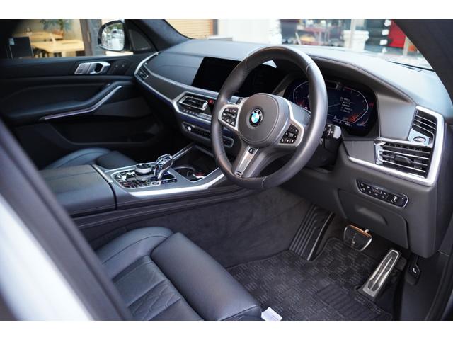 Ｘ７ ｘＤｒｉｖｅ　３５ｄ　Ｍスポーツ　リヤエンターテインメント・パノラマサンルーフ・ウェルネスＰＫＧ・保冷保温機能付カップホルダー・ｈａｒｍａｎ／ｋａｒｄｏｎサウンド・２列目コンフォートシート・　５ゾーンオートマチックエアコンディショナー（17枚目）