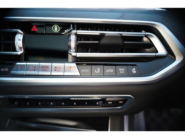 Ｘ７ ｘＤｒｉｖｅ　３５ｄ　Ｍスポーツ　リヤエンターテインメント・パノラマサンルーフ・ウェルネスＰＫＧ・保冷保温機能付カップホルダー・ｈａｒｍａｎ／ｋａｒｄｏｎサウンド・２列目コンフォートシート・　５ゾーンオートマチックエアコンディショナー（25枚目）